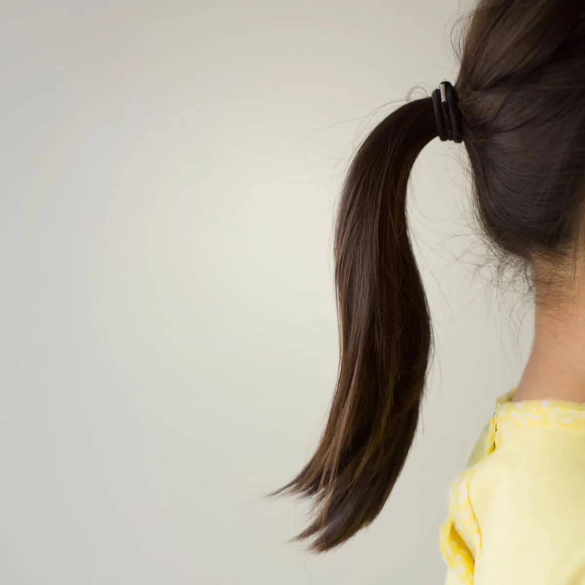 La caída del cabello en mujeres: causas y tratamientos