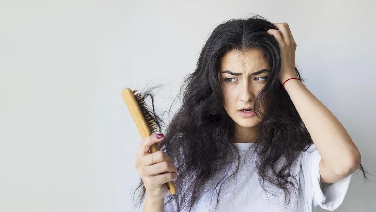 Consejos de una dermatóloga para prevenir la caída del cabello