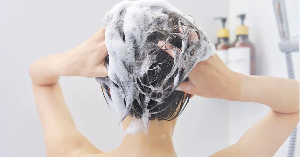 Consejos para reparar el pelo dañado según dermatólogos